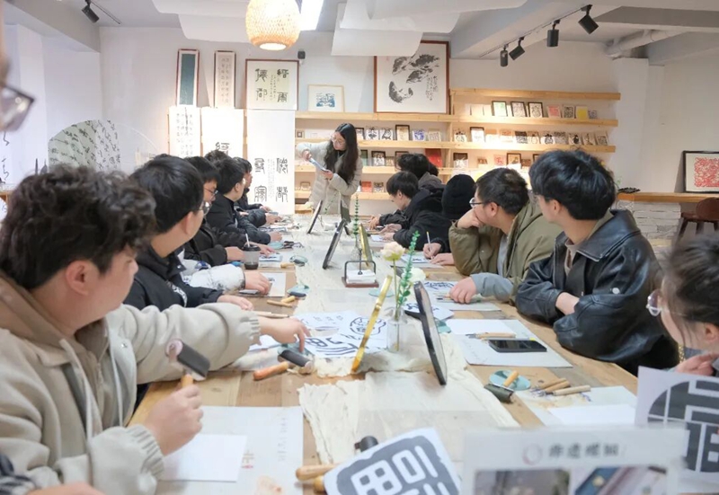 拉床,拉刀,自动化,高端拉床,专用机床,内拉床,外拉床,数控机床,自动化生产线,工业机器人
