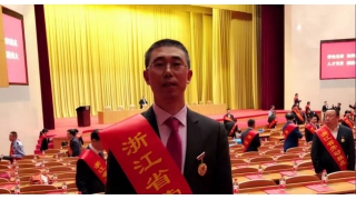 礼赞！省劳模应炎鑫在人民大会堂接受表彰